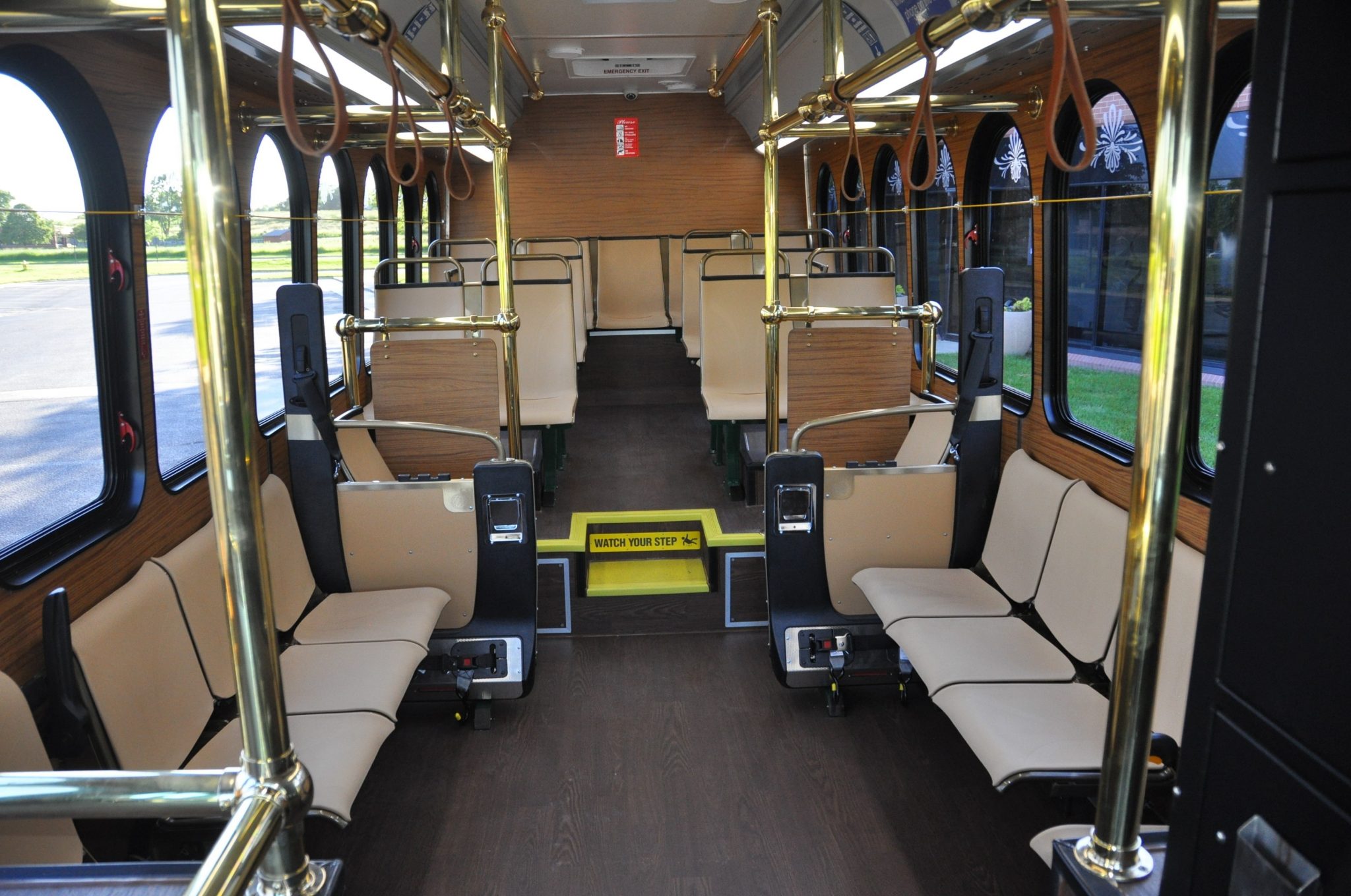 Schaumburg and Pace Unveil New Woodfield Trolleys Chicago Tribune